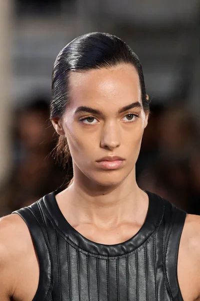 Look 18